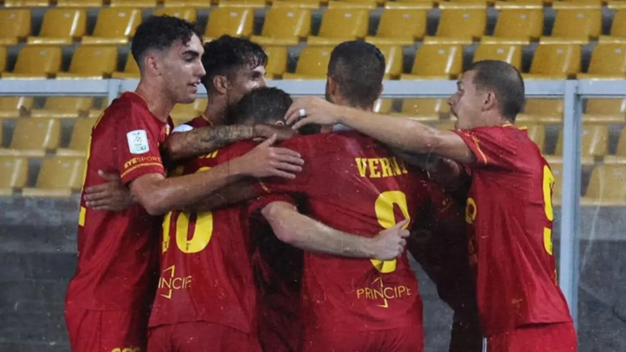 Catanzaro-Ternana, un rigore nel finale vale la prima vittoria giallorossa in B: a Lecce finisce 2-1