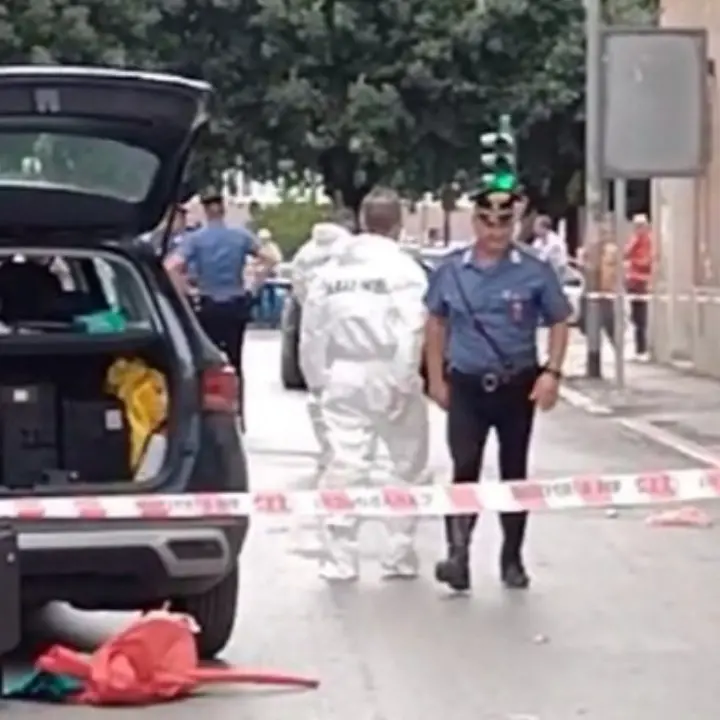 Foggia, 70enne uccisa a coltellate in una tabaccheria: indagini in corso per individuare il killer