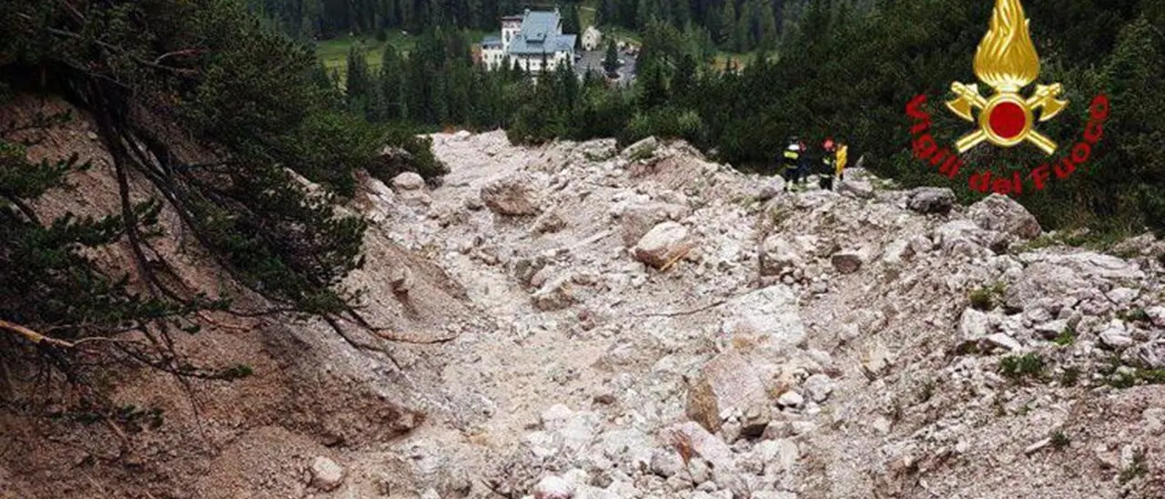 Frana minaccia strutture ricettive a Cortina, 70 persone evacuate e strada chiusa