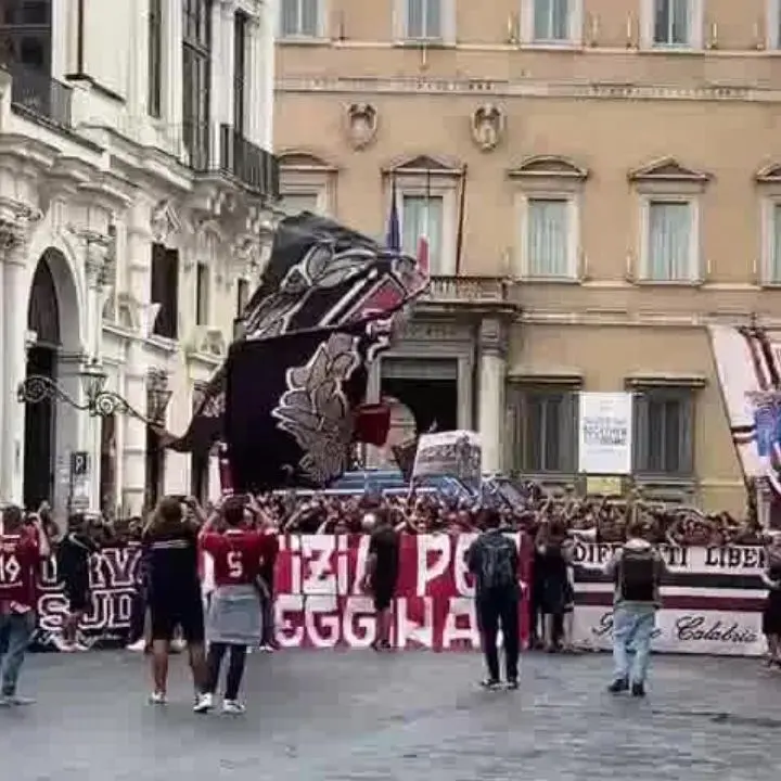 Reggina, iniziata l’udienza al Consiglio di Stato: è l’ultima chiamata per la Serie B. Roma invasa dai tifosi amaranto