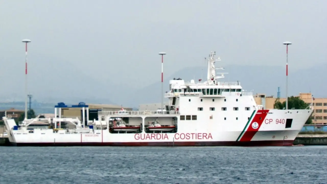 Migranti, in arrivo a Reggio Calabria 597 persone partite dall’hotspot di Lampedusa