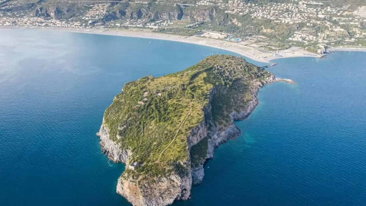 Grandi eventi a Praia a Mare, il sindaco De Lorenzo: «L’autunno come in estate»