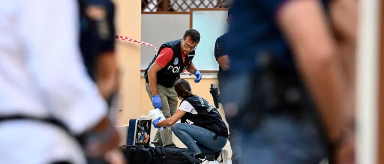 Omicidio a Roma, infermiera uccisa a coltellate nell’androne del suo palazzo