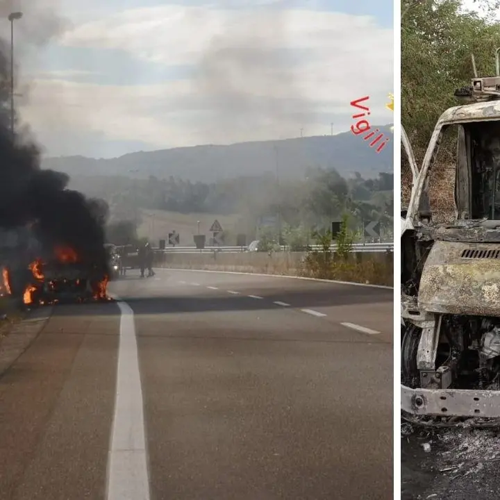 Lamezia, in fiamme furgone che trasportava pannelli fotovoltaici e materiale elettrico: salvi gli occupanti