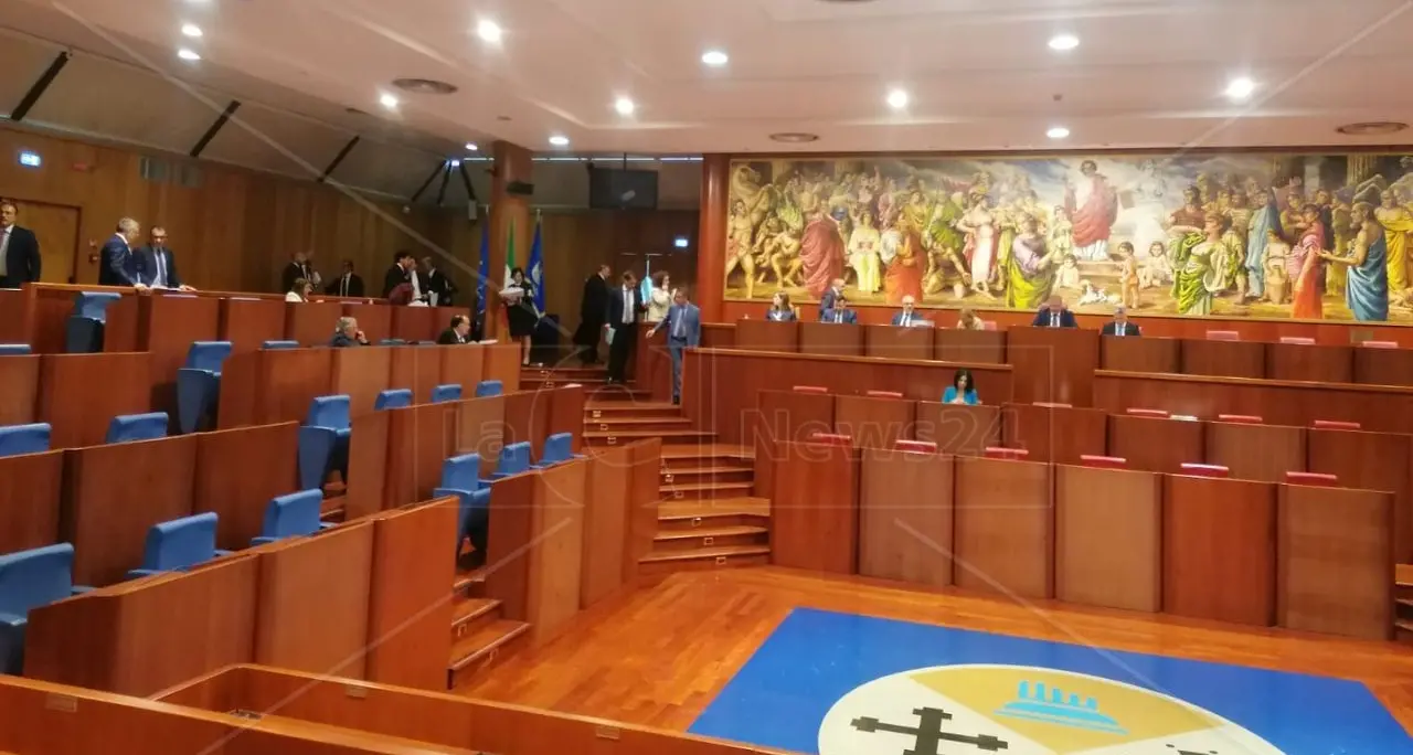 Sottosegretari in Calabria, il centrosinistra passa all’attacco: depositata la richiesta di referendum | IL QUESITO\n