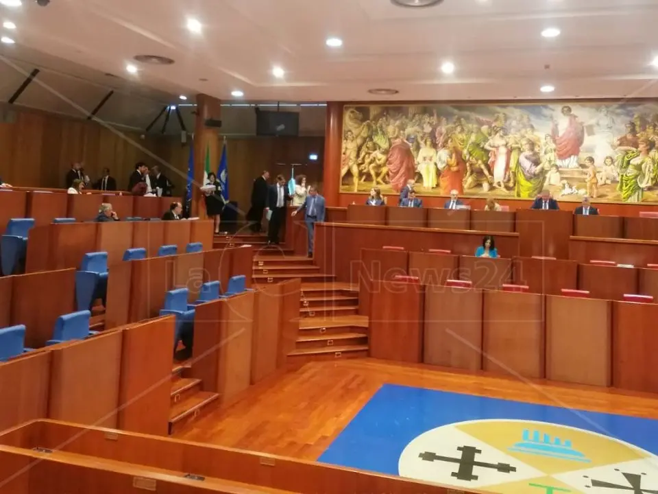 Sottosegretari in Calabria, il centrosinistra passa all’attacco: depositata la richiesta di referendum | IL QUESITO