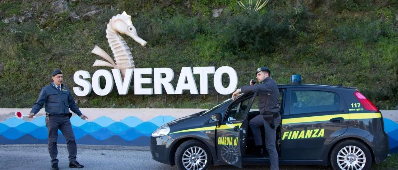Soverato, contrasto al lavoro nero: i finanzieri scovano una quindicina di irregolari in due locali