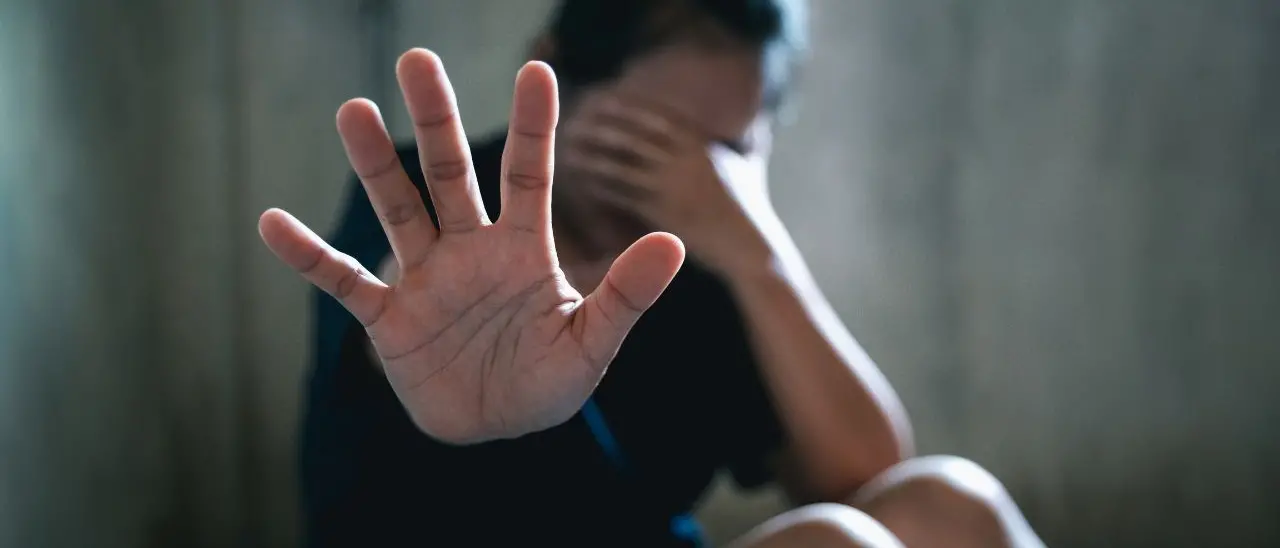 Violenza sessuale di gruppo, due sorelle di 13 e 20 anni abusate da alcuni familiari: quattro arresti