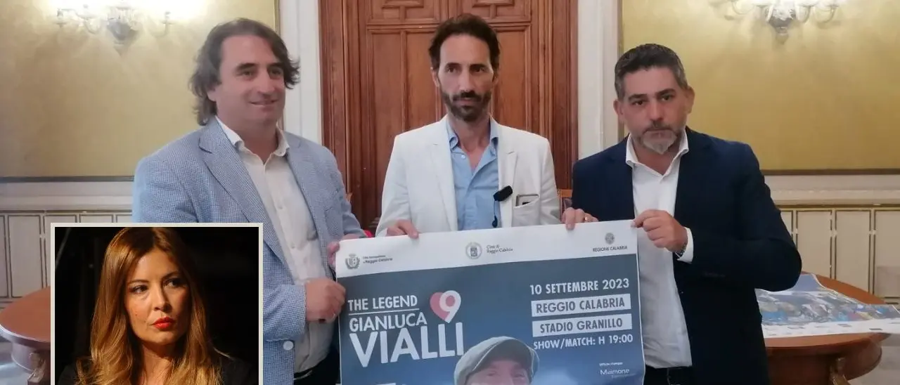 Reggio, Selvaggia Lucarelli fa implodere l’evento dedicato a Vialli: «Dove finiranno i soldi?». E la famiglia del campione si dissocia