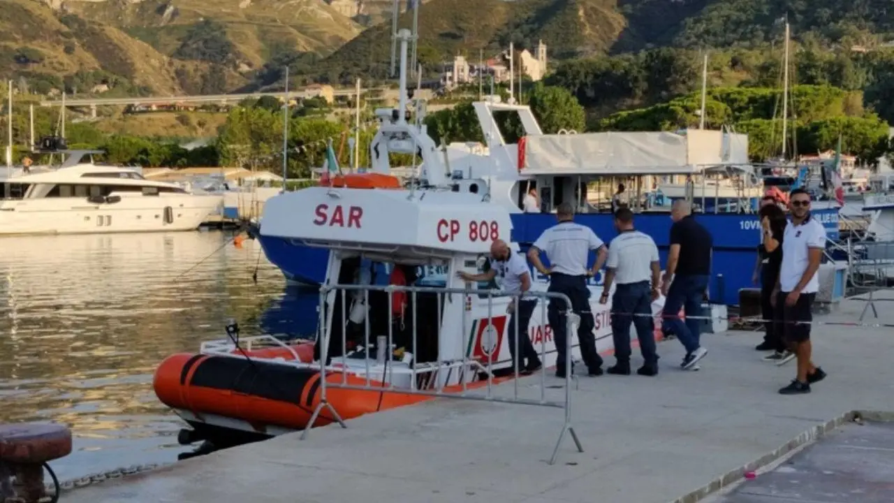 Incidente in mare nel Vibonese, cade dal motoscafo: natante la investe e muore