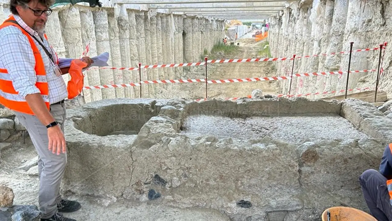 Reperti archeologici nel cantiere della metropolitana di Catanzaro, la fine dei lavori slitta a dicembre 2024