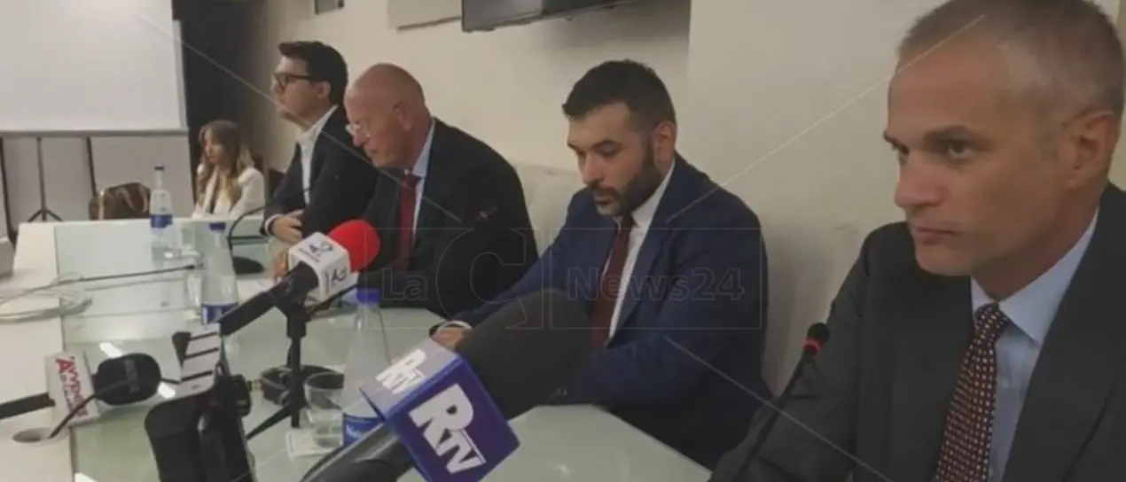 I neo dirigenti de “La fenice amaranto” presentano il progetto sportivo: «Lavoriamo al recupero del nome “Reggina”»