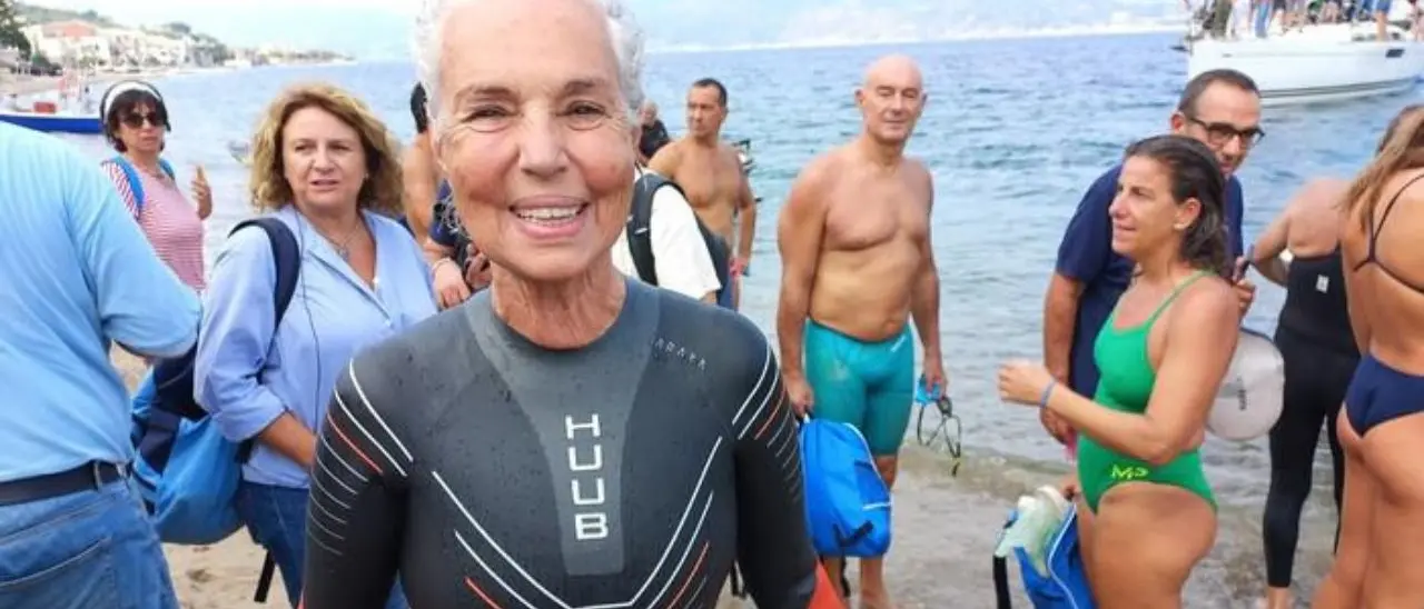 A 68 anni la campionessa Novella Calligaris attraversa lo Stretto: «Non era una gara, ci siamo diverti»