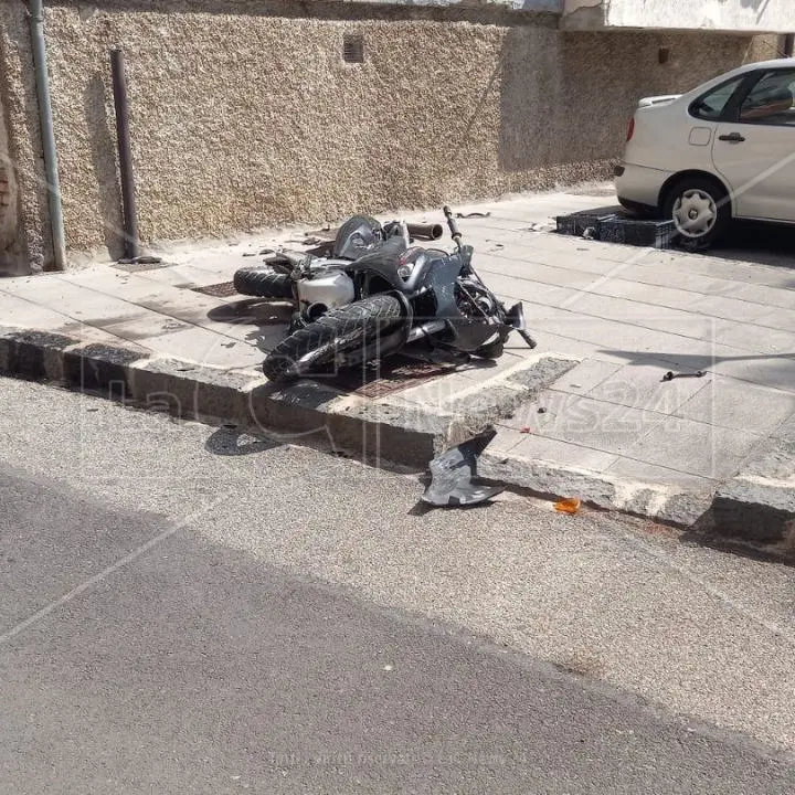 Cosenza, scontro tra una moto e un’auto della polizia: deceduto il 16enne coinvolto nell’impatto