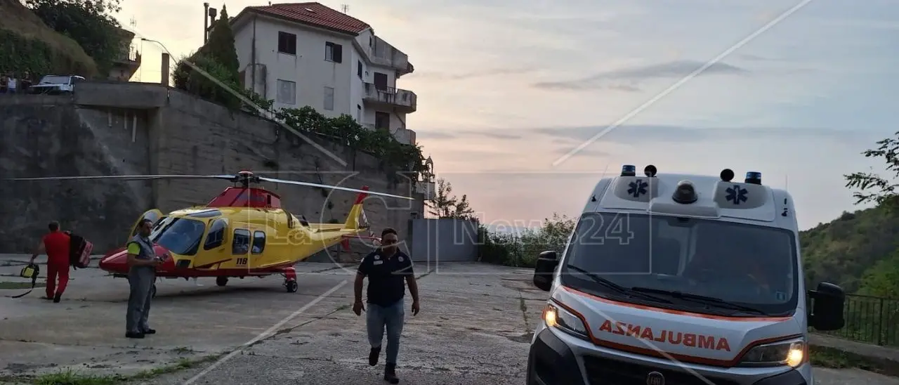 Incidente nel Vibonese, 18enne precipita con l’auto in un burrone: interviene l’elisoccorso