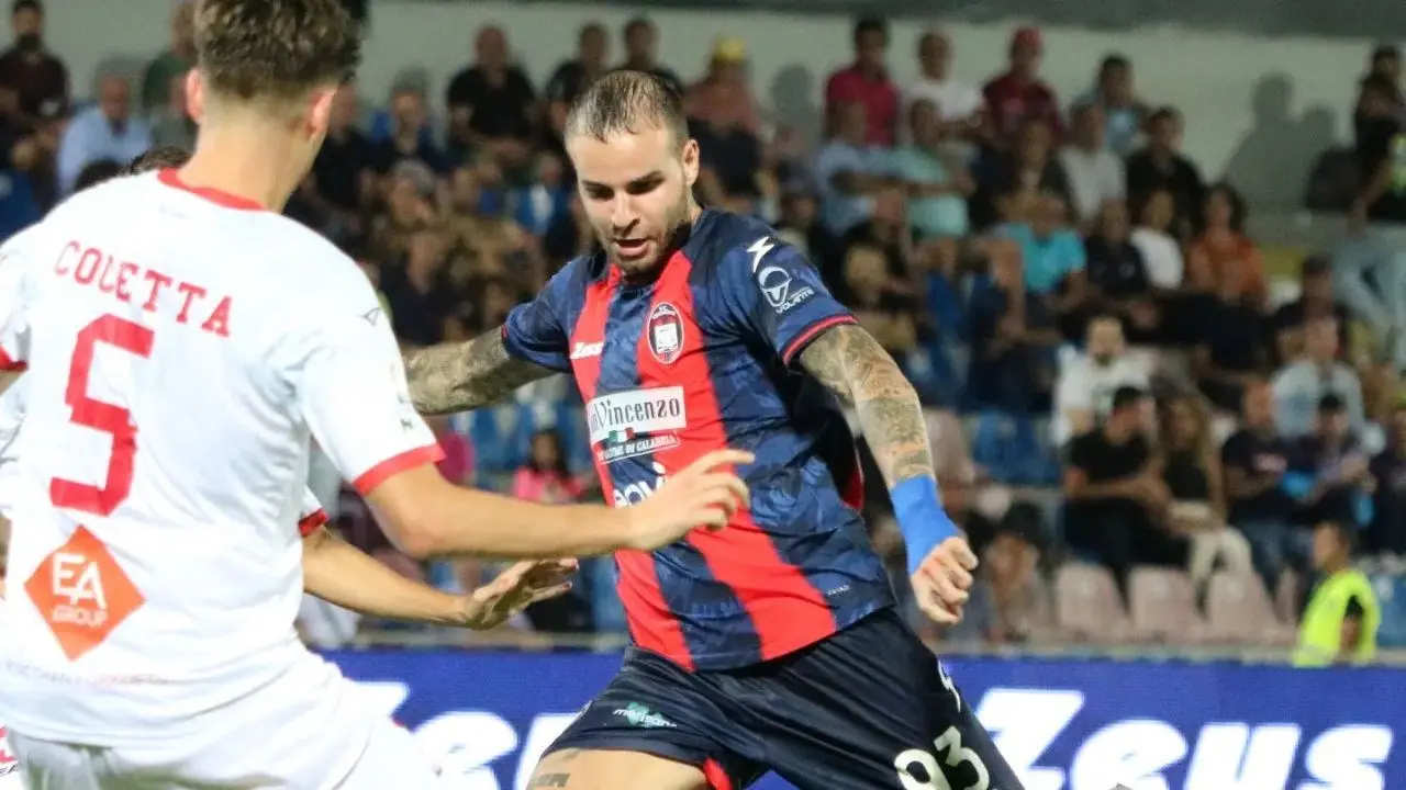 Il Crotone cade in casa, la Turris si fa grande e sbanca 3-2 lo Scida