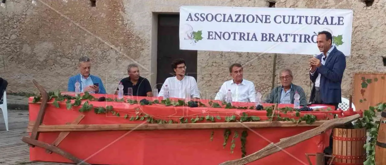 Il vino e Brattirò: storia, tradizione e un’idea di sviluppo per il futuro
