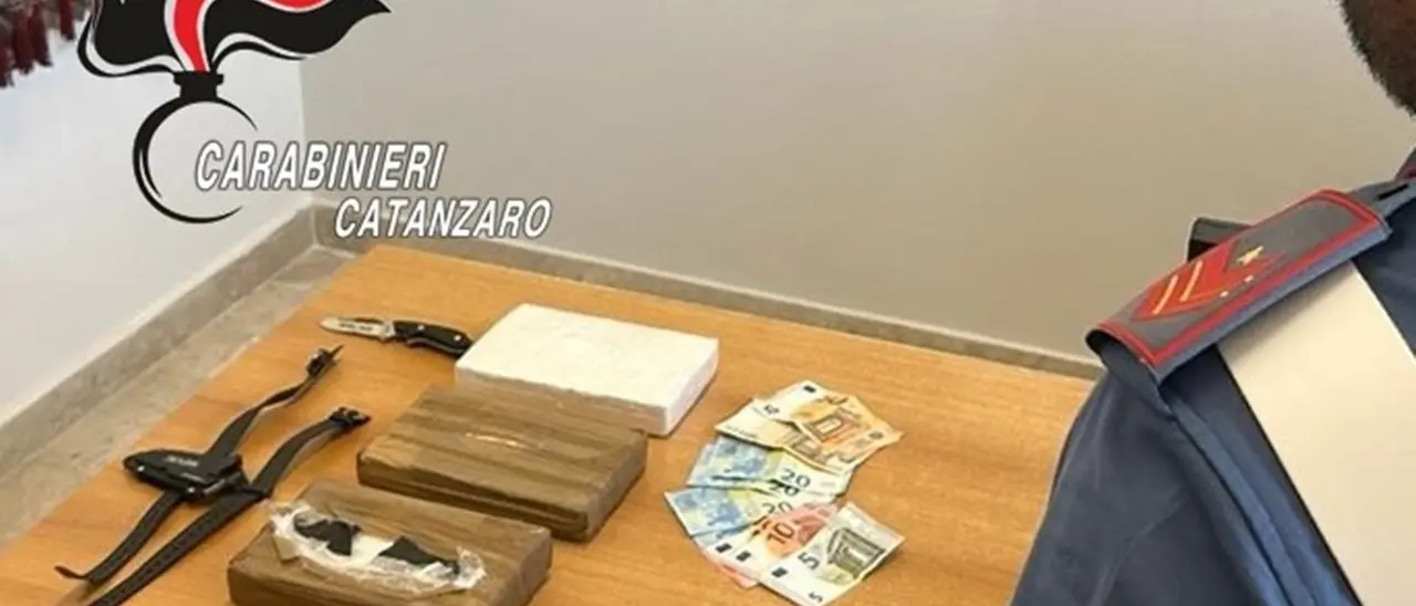 In auto con oltre 3 chili di cocaina, arrestati due ventenni a Sellia Marina