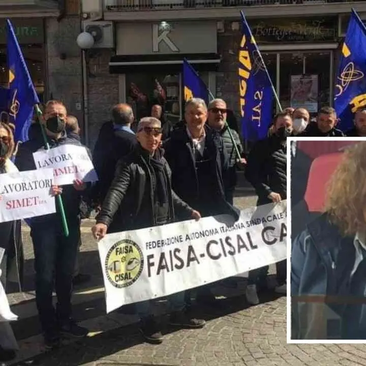 Un anno da licenziati, il calvario degli ex autisti Simet: «Abbiamo versato tante lacrime ma non molliamo»