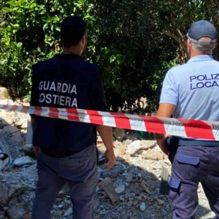 Discarica con rifiuti speciali in pieno centro storico a Catanzaro, scatta il sequestro