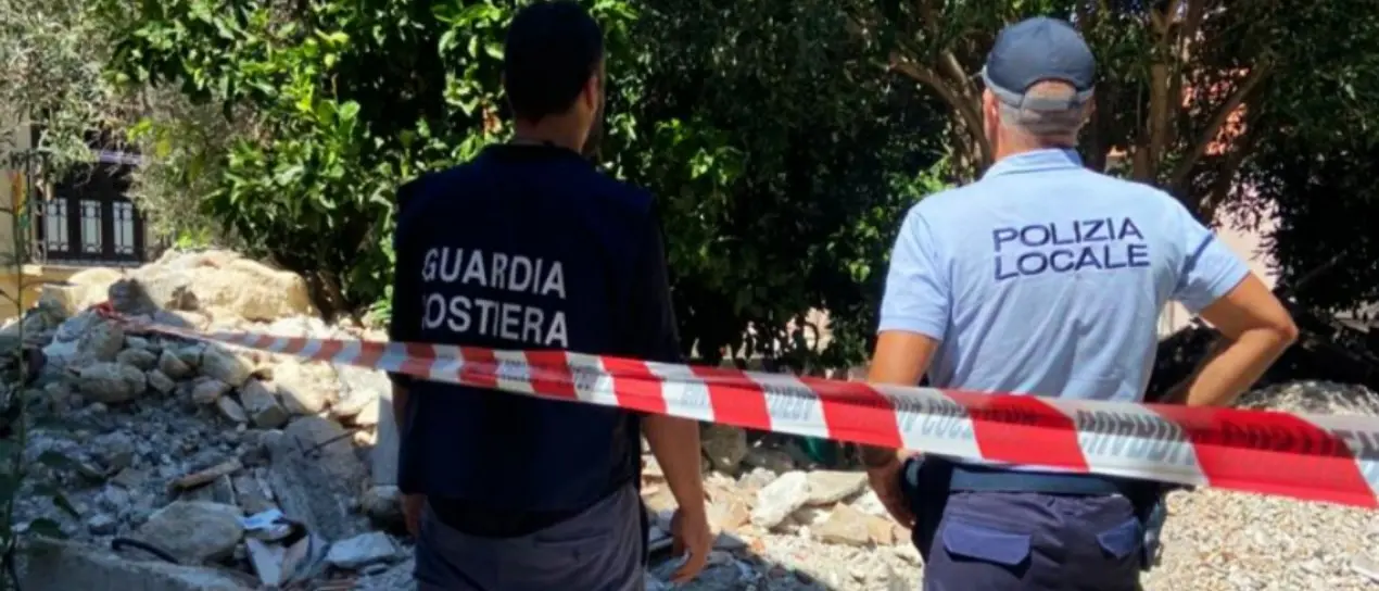 Discarica con rifiuti speciali in pieno centro storico a Catanzaro, scatta il sequestro