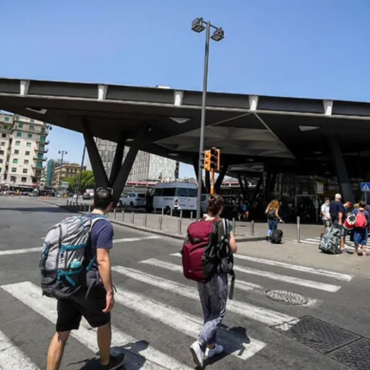 Napoli, donna sequestrata e violentata da quattro persone vicino la stazione centrale