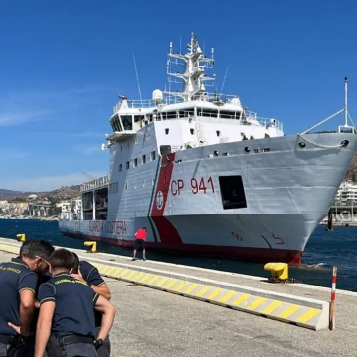 Reggio Calabria, il porto accoglie 500 migranti soccorsi in mare