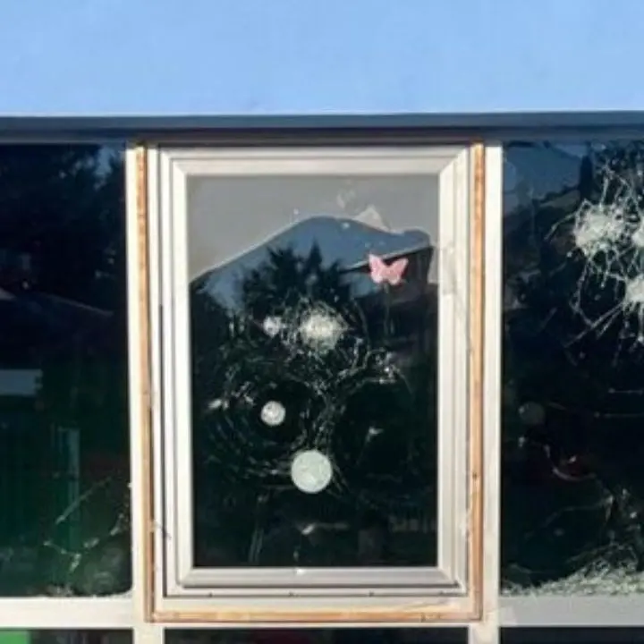 Crotone, danneggiate le vetrate di un asilo nido comunale nel quartiere Farina