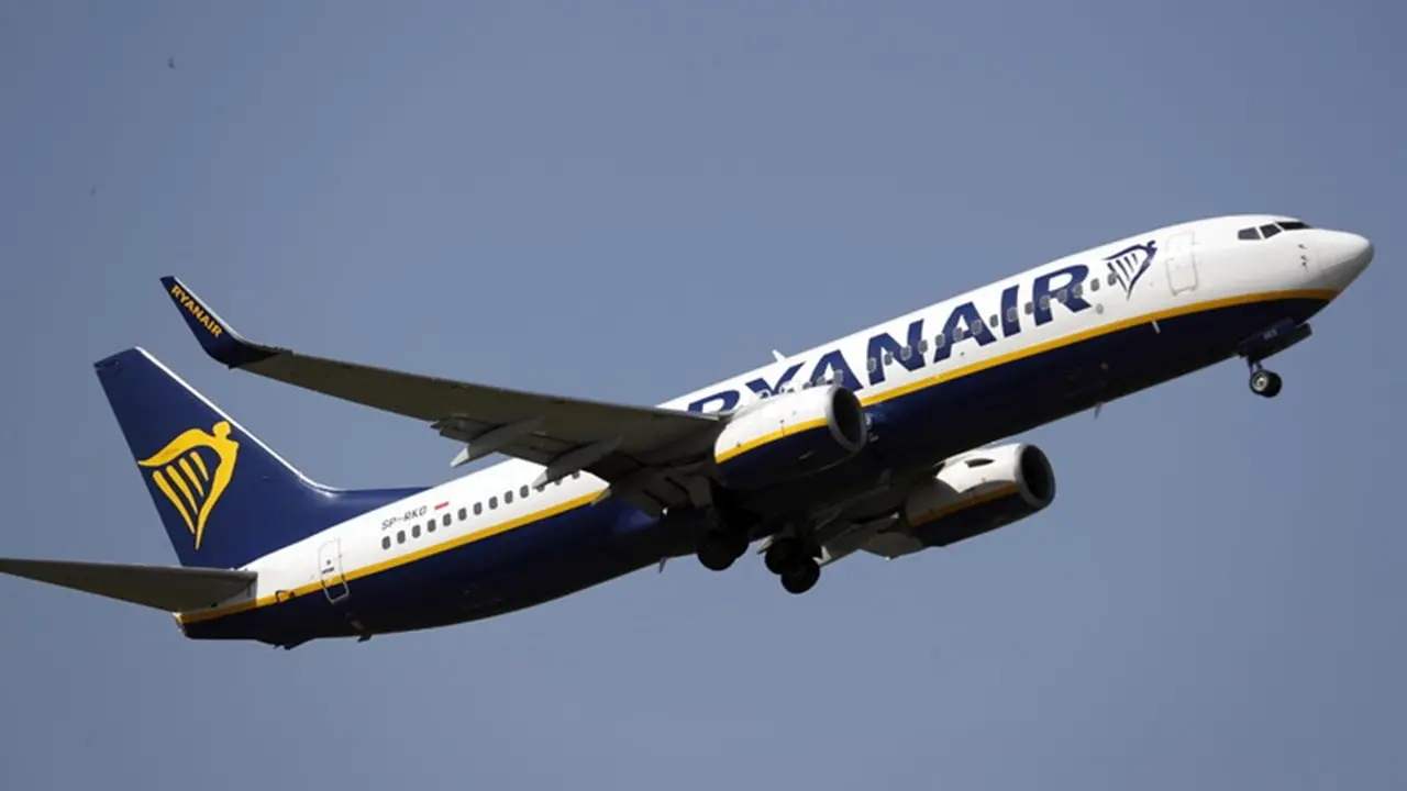 Il Governo litiga con Ryanair e la Calabria ne fa le spese: a rischio metà dei voli da Lamezia e tutti quelli da Crotone