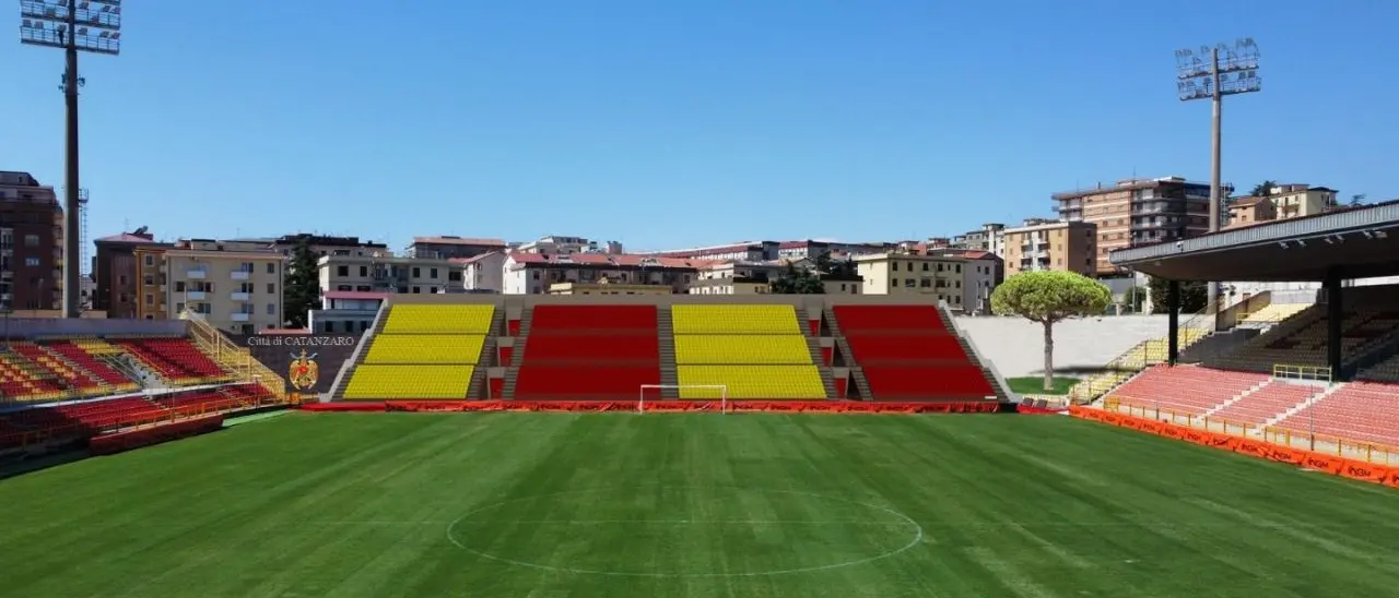 Fiorita presenta il progetto della curva “all’inglese” del Ceravolo ma pensa a un nuovo stadio: «Non ci abbiamo rinunciato»