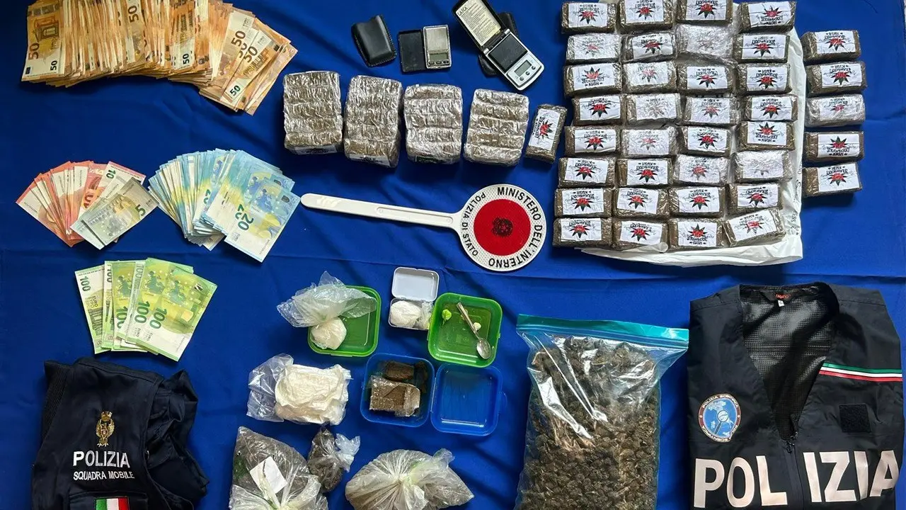 Marano Principato, trovati 7 chili di droga e 20mila euro in contanti vicino a un complesso di villette