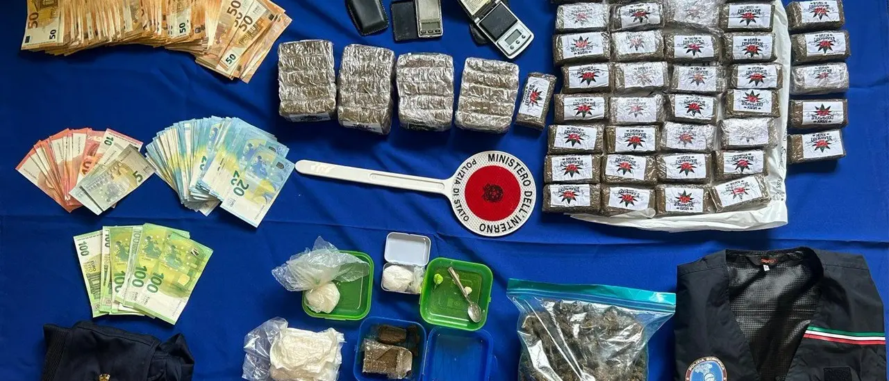 Marano Principato, trovati 7 chili di droga e 20mila euro in contanti vicino a un complesso di villette