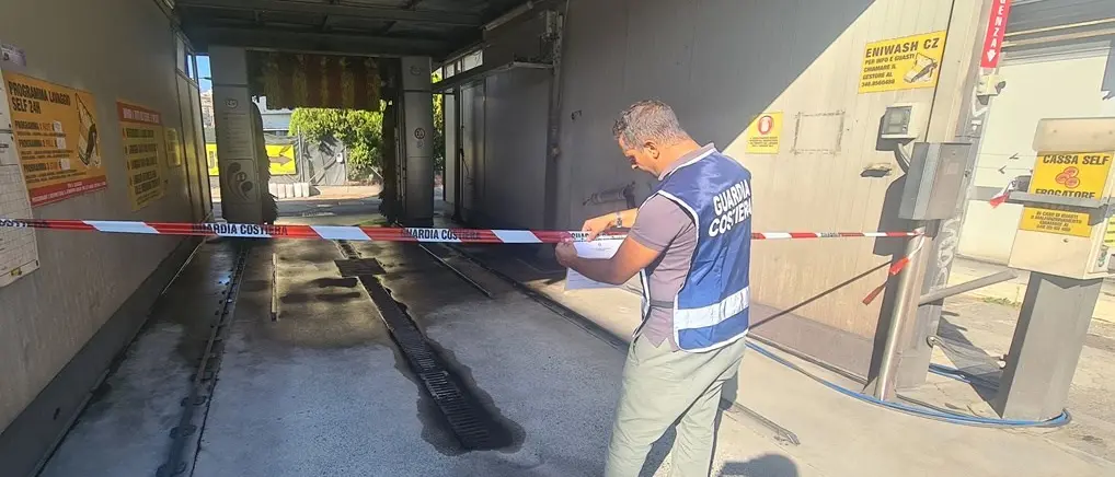 Smaltimento illegale delle acque, la guardia costiera sequestra due autolavaggi nel Catanzarese