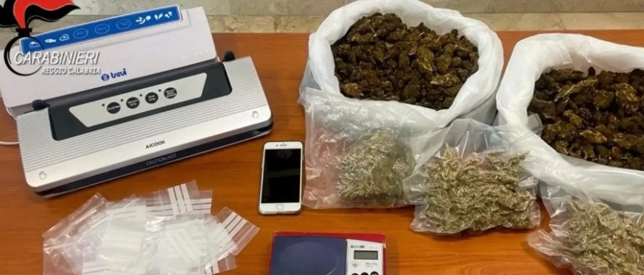 Reggio Calabria, deteneva un chilo e mezzo di marijuana in uno scantinato: arrestato un 31enne