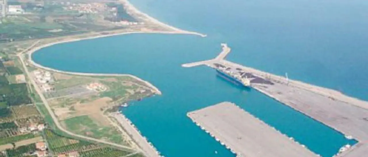 Corigliano Rossano, pescatori sul piede di guerra contro il progetto per l’installazione di pale eoliche al porto