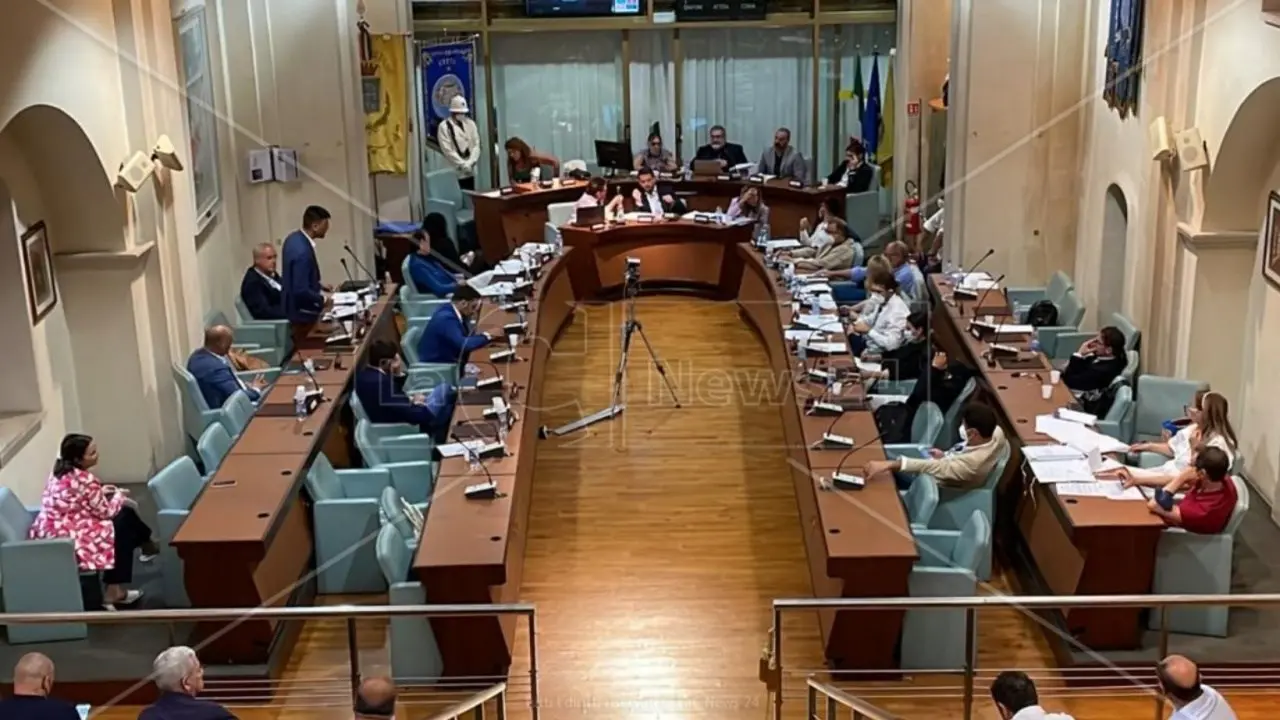 Corigliano Rossano, Azione attacca Stasi per una consulenza da 175mila euro: pronto un esposto a Procura e Corte dei conti