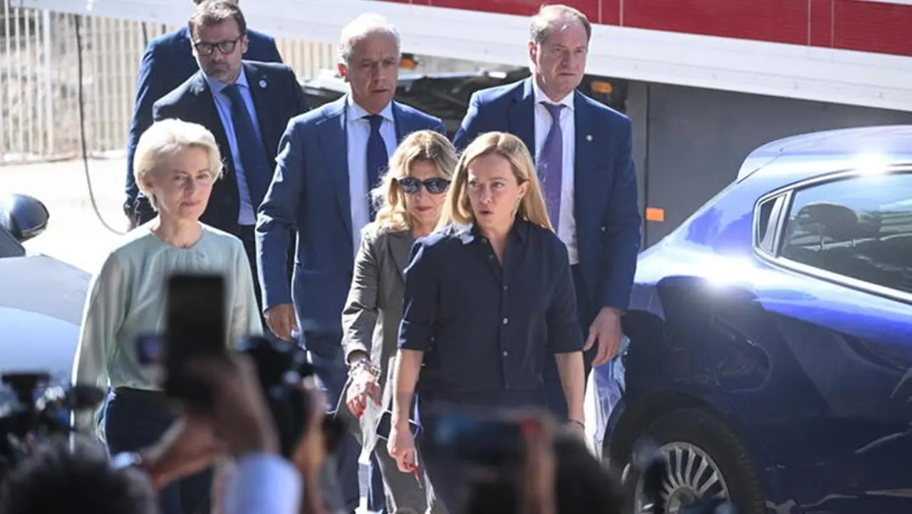 Migranti, ecco i dieci punti del Piano di von der Leyen: così l’Ue s’impegna a sostegno dell’Italia