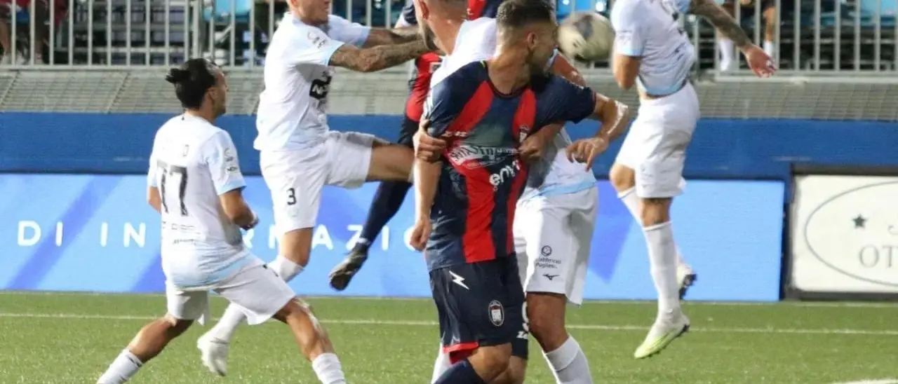 Il Crotone ne becca altri tre, trasferta pitagorica amara in Puglia: la Virtus Francavilla cala il tris
