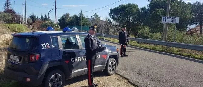 Trentottenne pestato a sangue in pieno giorno a Lauropoli: arrestati tre giovani