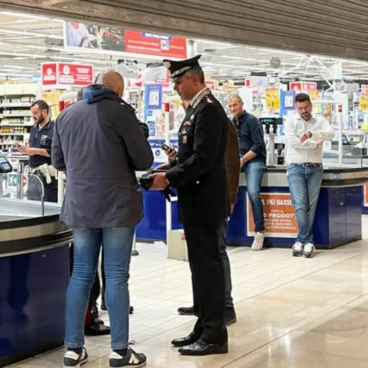 Accoltellò sei persone in un centro commerciale di Assago, condannato a 19 anni di carcere