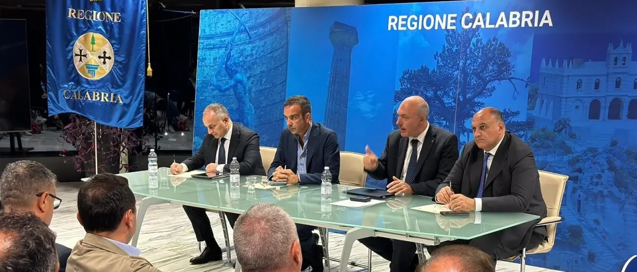 Galleria Limina, Occhiuto: «Quasi sicuramente non chiuderà». Il blocco solo nelle ore notturne