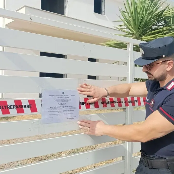 Lottizzazione abusiva, a Crosia poste sotto sequestro sette strutture abitative