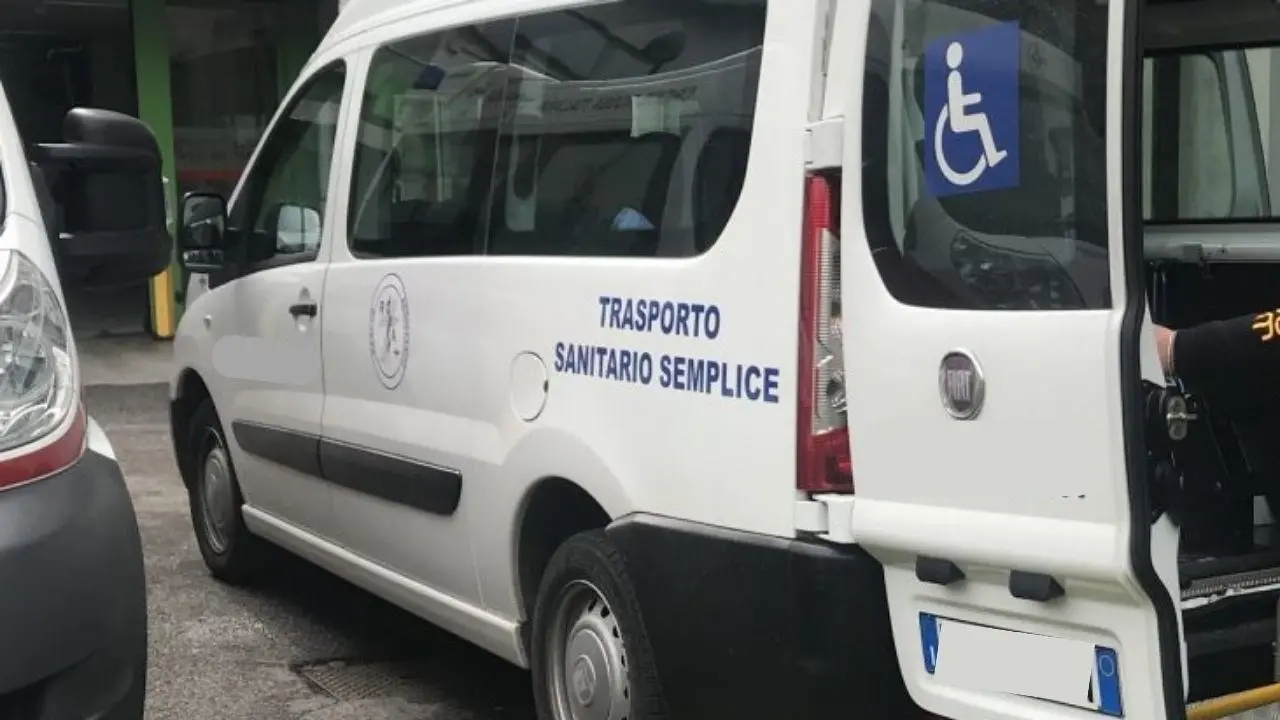 Cosenza, il Comune non attiva trasporto speciale a scuola per bimbo disabile. La mamma: «Resterà tagliato fuori»