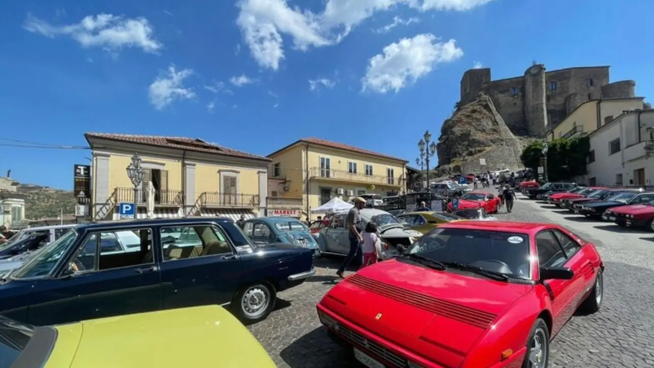 Auto d’epoca in mostra, grande successo per la tappa di Ruote nella Storia ad Oriolo