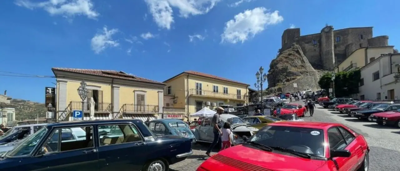 Auto d’epoca in mostra, grande successo per la tappa di Ruote nella Storia ad Oriolo