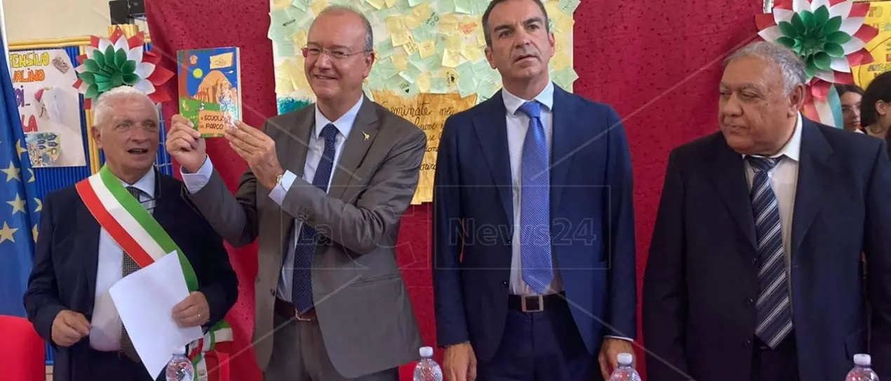 Il governatore Occhiuto a San Luca insieme al ministro Valditara: «Qui la ‘Ndrangheta ha ucciso il futuro»