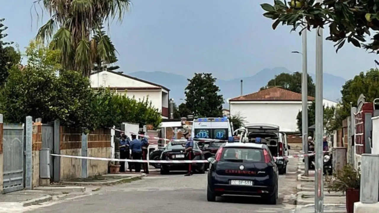 Femminicidio a Battipaglia, donna uccisa a coltellate dal marito durante una lite