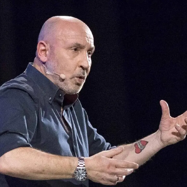 Festival d’autunno, verso il sold out per Maurizio Battista: sul palco domani al Politeama di Catanzaro