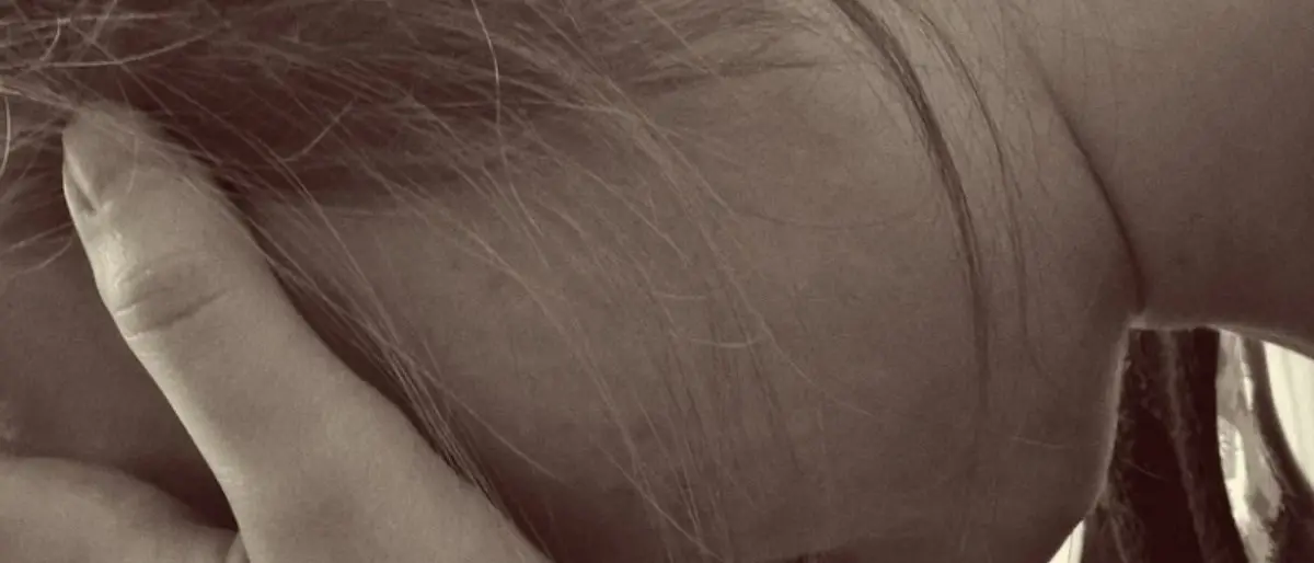 Francia, 14enne arrestato in classe per atti di bullismo nei confronti di una ragazzina trans