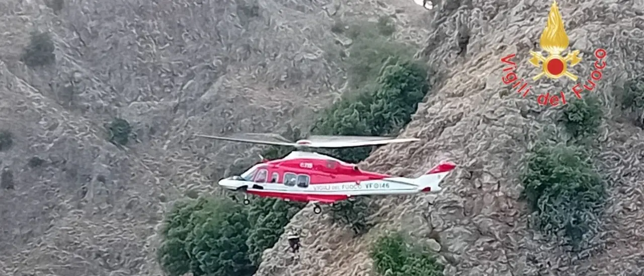 Parco dell’Aspromonte, 69enne accusa un malore durante un’escursione: soccorso dall’elicottero dei vigili del fuoco